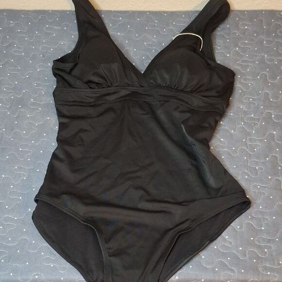 Serra Elegant Black Women's Swimsuit size medium NWT - Picture 1 of 6
